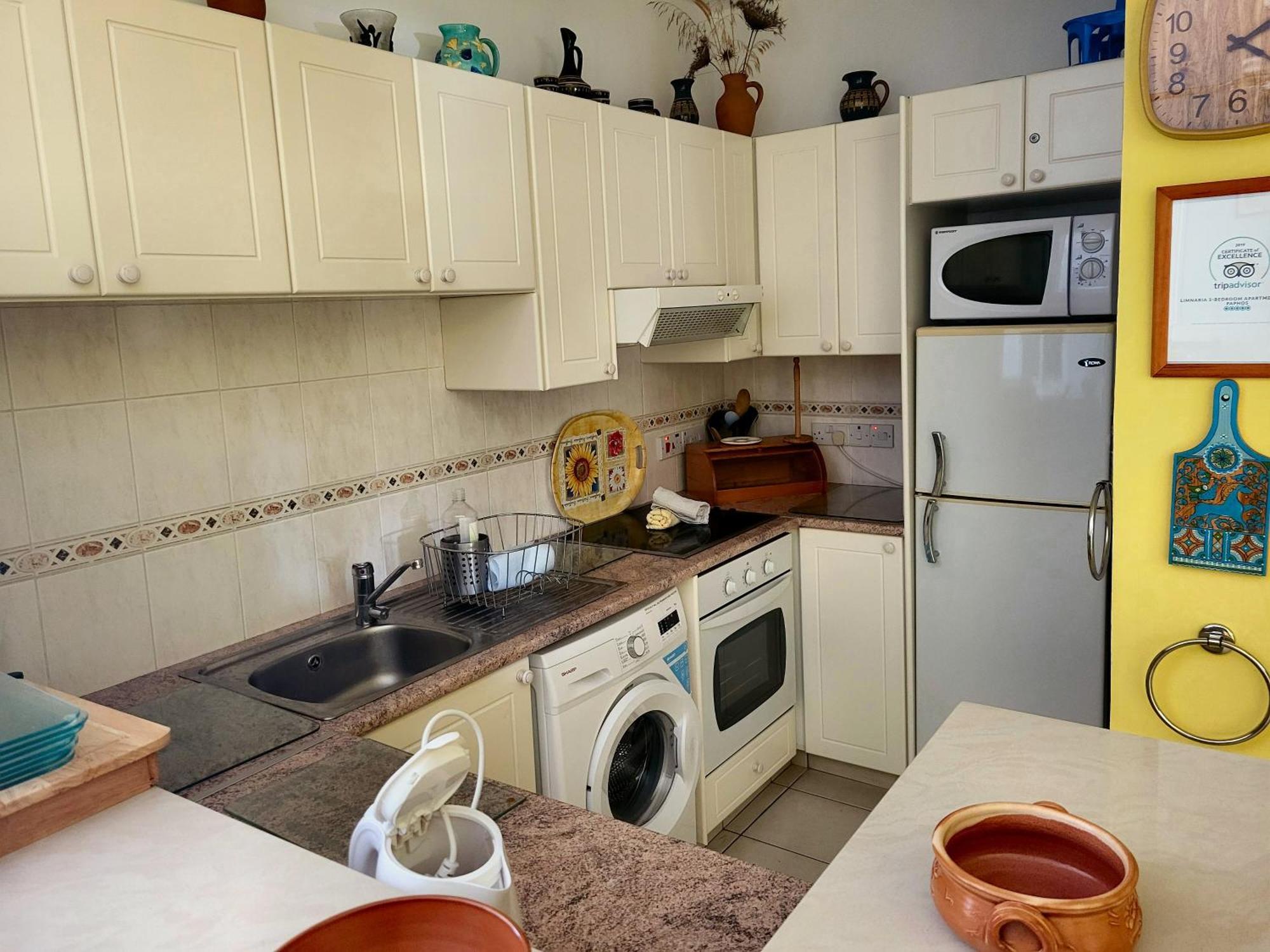 Award-Winning 3-Bedroom Apartment Near Beach Paphos Buitenkant foto